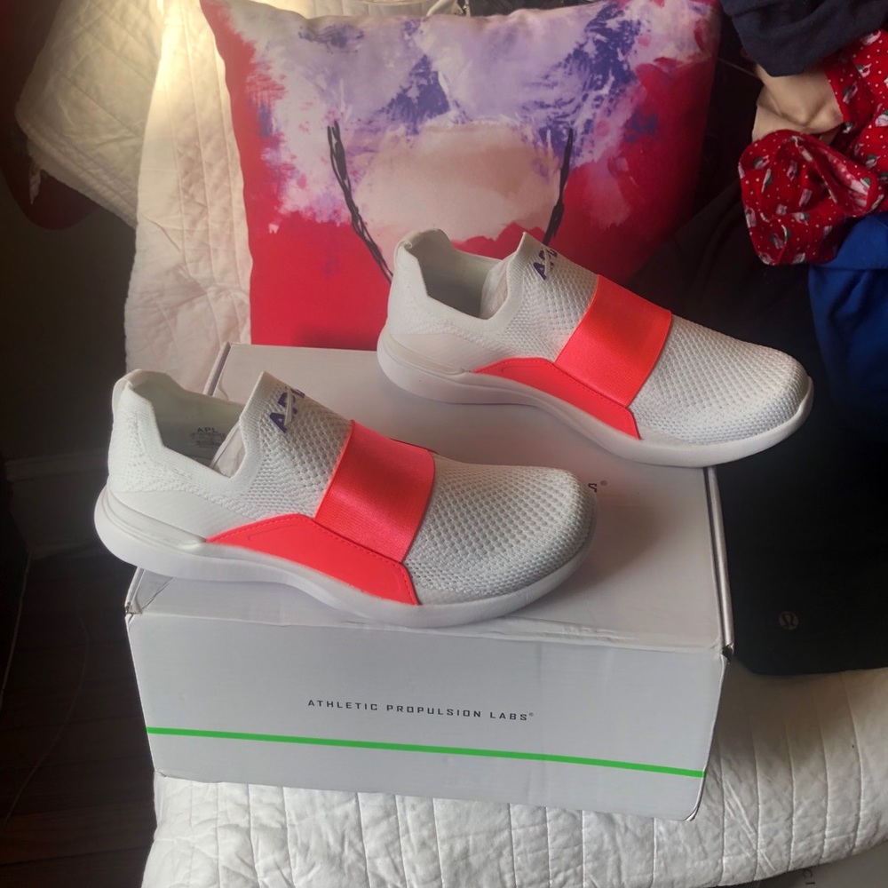 APL athletic shoes - Picture 2 of 4